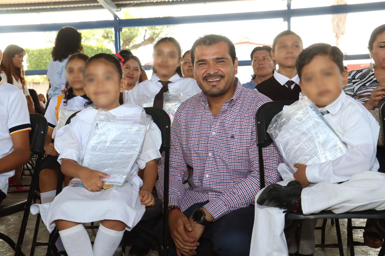 Alcalde David Ortiz entrega 32 mil paquetes de útiles escolares a estudiantes de educación básica de Jiutepec 2 1000300317