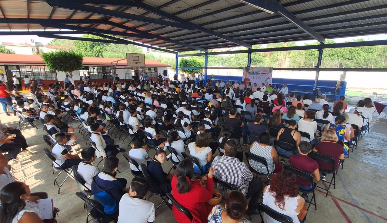 Alcalde David Ortiz entrega 32 mil paquetes de útiles escolares a estudiantes de educación básica de Jiutepec 4 1000300321