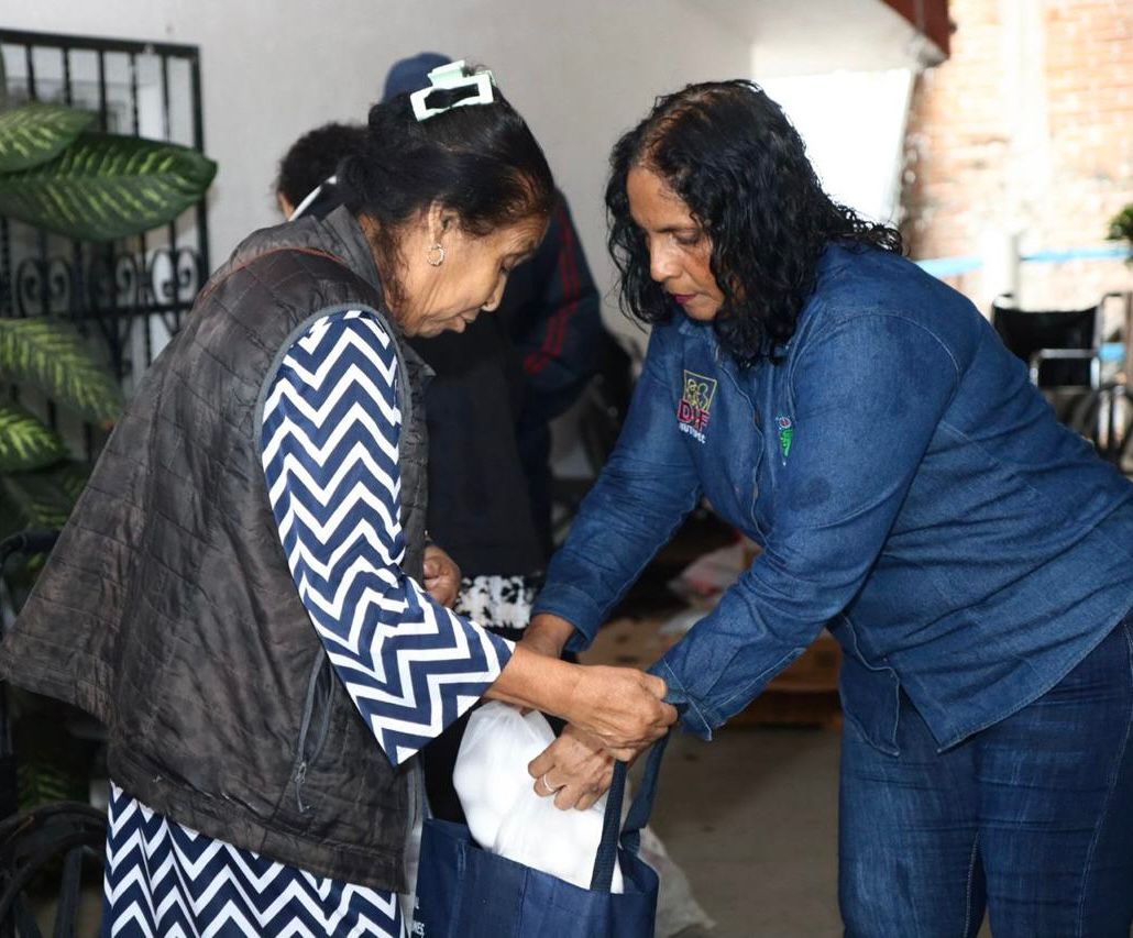 DIF Jiutepec entrega 346 dotaciones alimentarias a 173 personas 2 1000318882