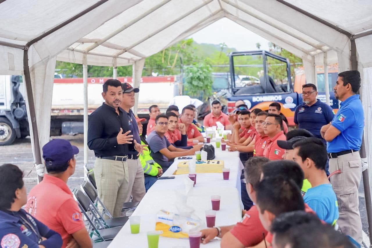 Agradece y felicita Chalo Flores a parámedicos de Xochitepec por su gran labor 2 1000319885