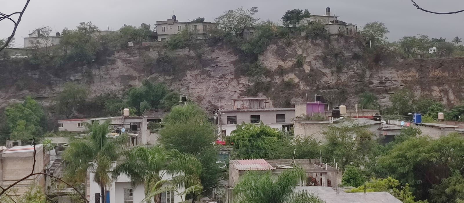 Personal de Protección Civil de Temixco vigilan zonas de riesgo ante las lluvias 2 1000326753