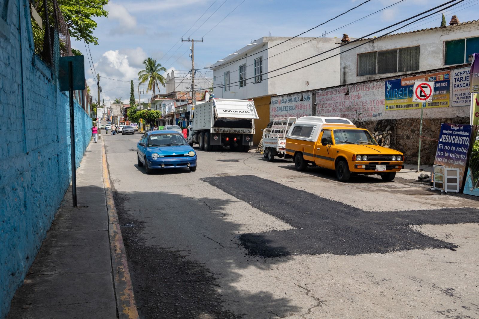 Personal de Obras Públicas de Temixco realiza trabajos de bacheo en delegación de Acatlipa 1 1000356854
