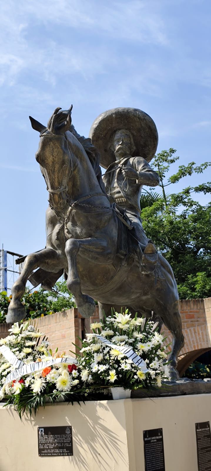 Ceremonia cívica conmemorativa por el CLXV Aniversario del Natalicio del Gral. Emiliano Zapata 6 1000373896