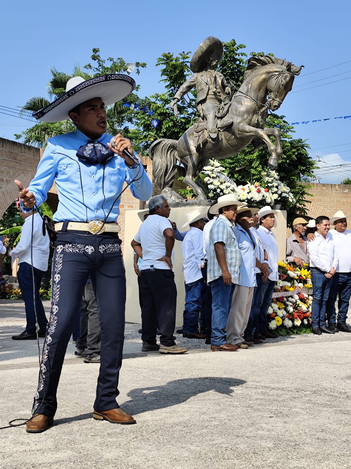 Ceremonia cívica conmemorativa por el CLXV Aniversario del Natalicio del Gral. Emiliano Zapata 7 1000373900