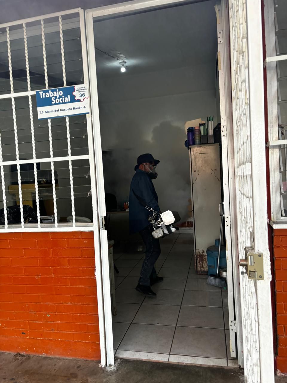 Fumigan planteles educativos de Temixco previo al regreso a clases 2 1000391837