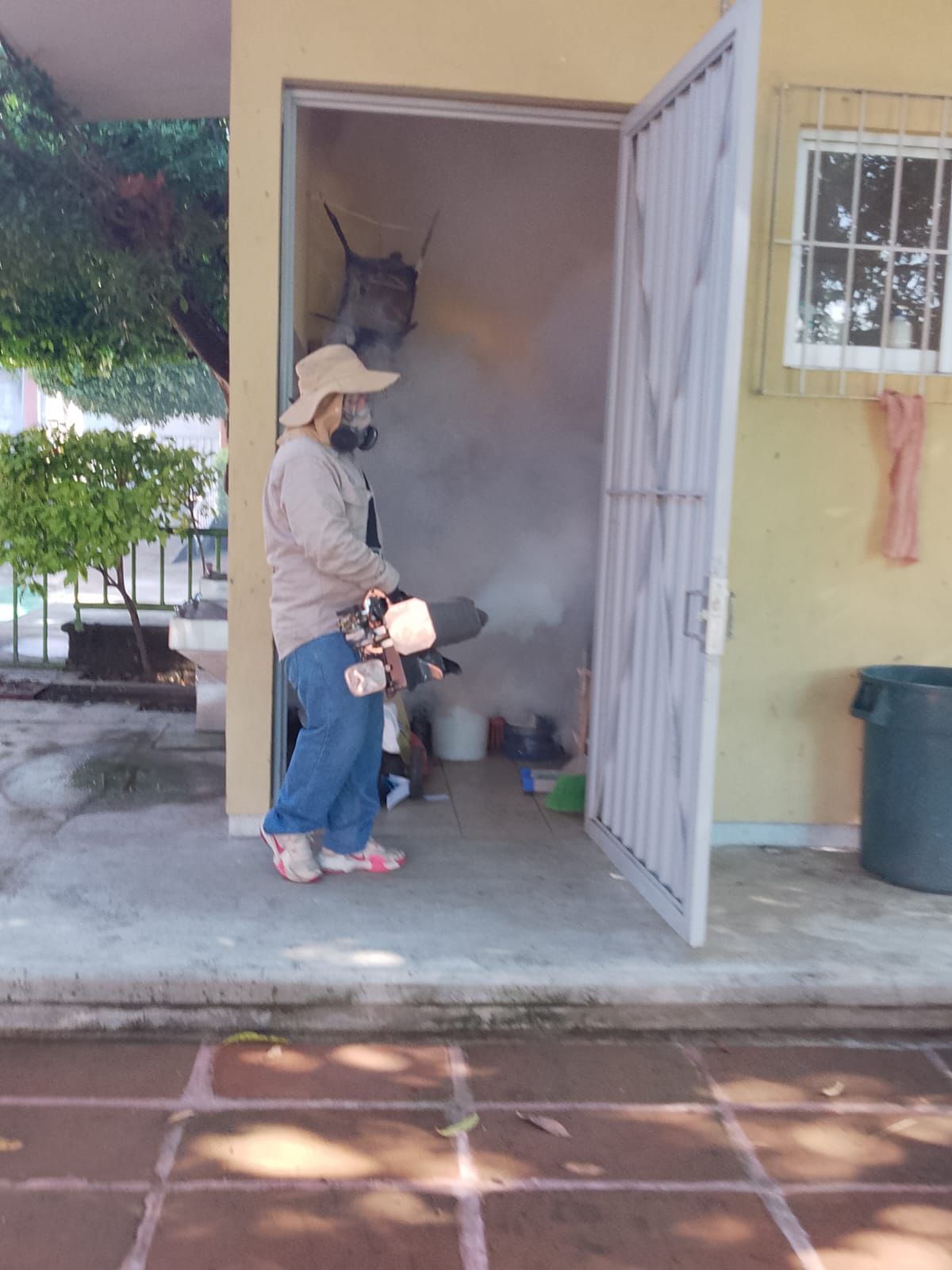 Fumigan planteles educativos de Temixco previo al regreso a clases 6 1000391840