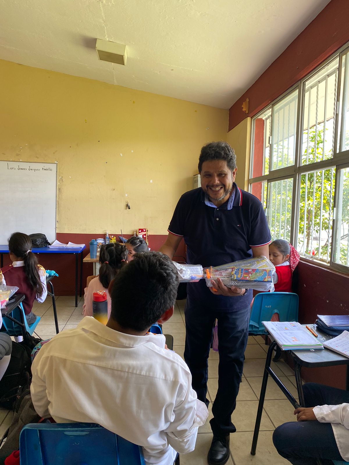 Autoridades de Temixco inician con entrega de útiles escolares a estudiantes de primaria 3 1000405527