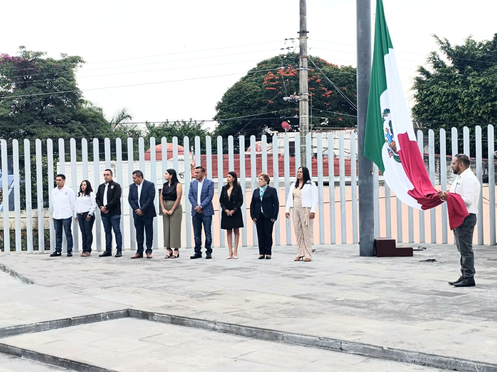 Encabeza diputada Jazmín Solano honores a la bandera en el Congreso del Estado 4 1000412482
