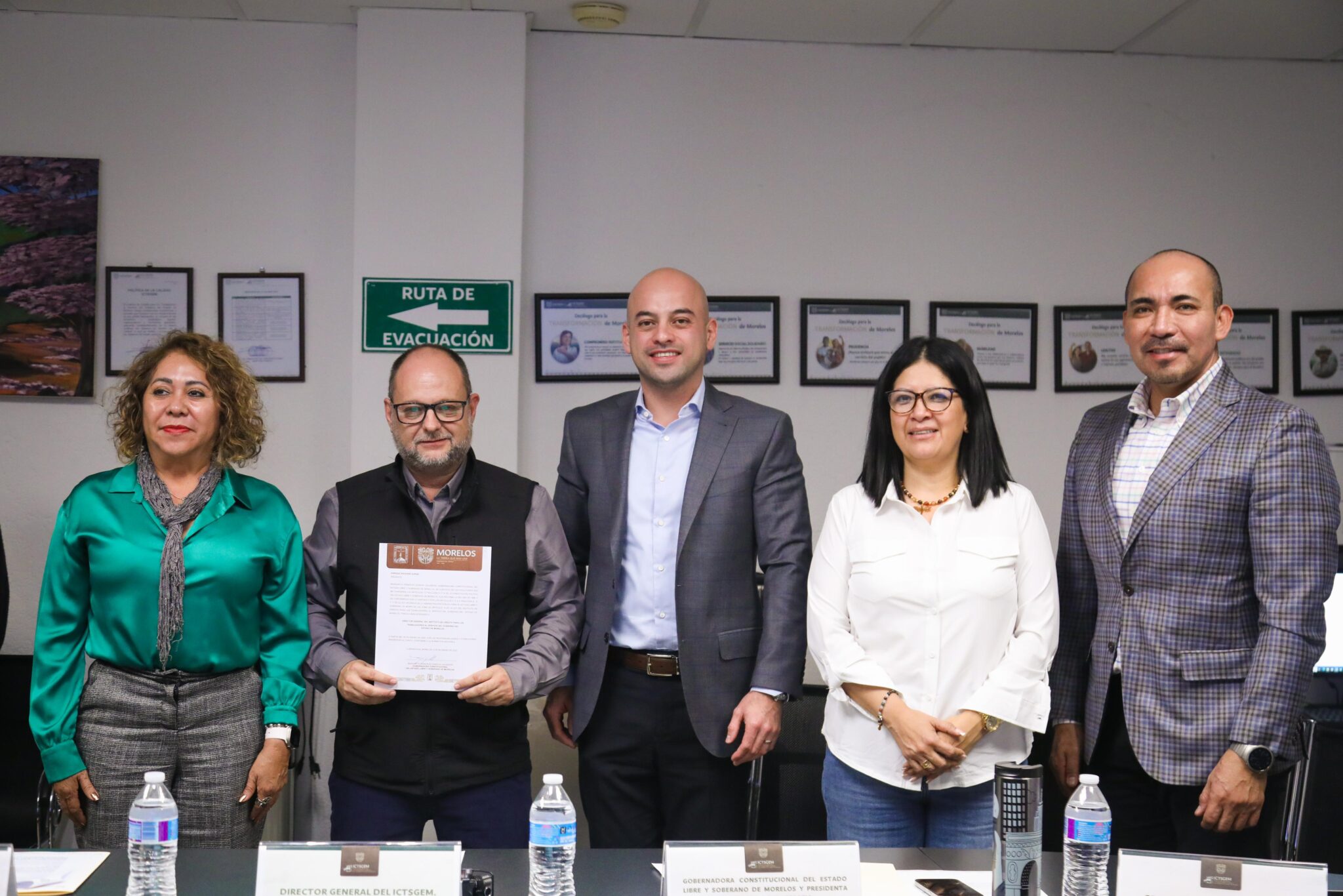 Ratifican consejeros del Instituto de Crédito a Enrique Iragorri Duran como titular del organismo 3 1000584263 1