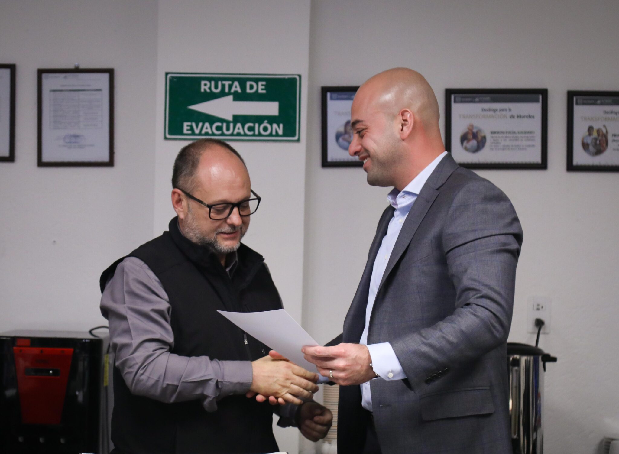 Ratifican consejeros del Instituto de Crédito a Enrique Iragorri Duran como titular del organismo 5 1000584264 1