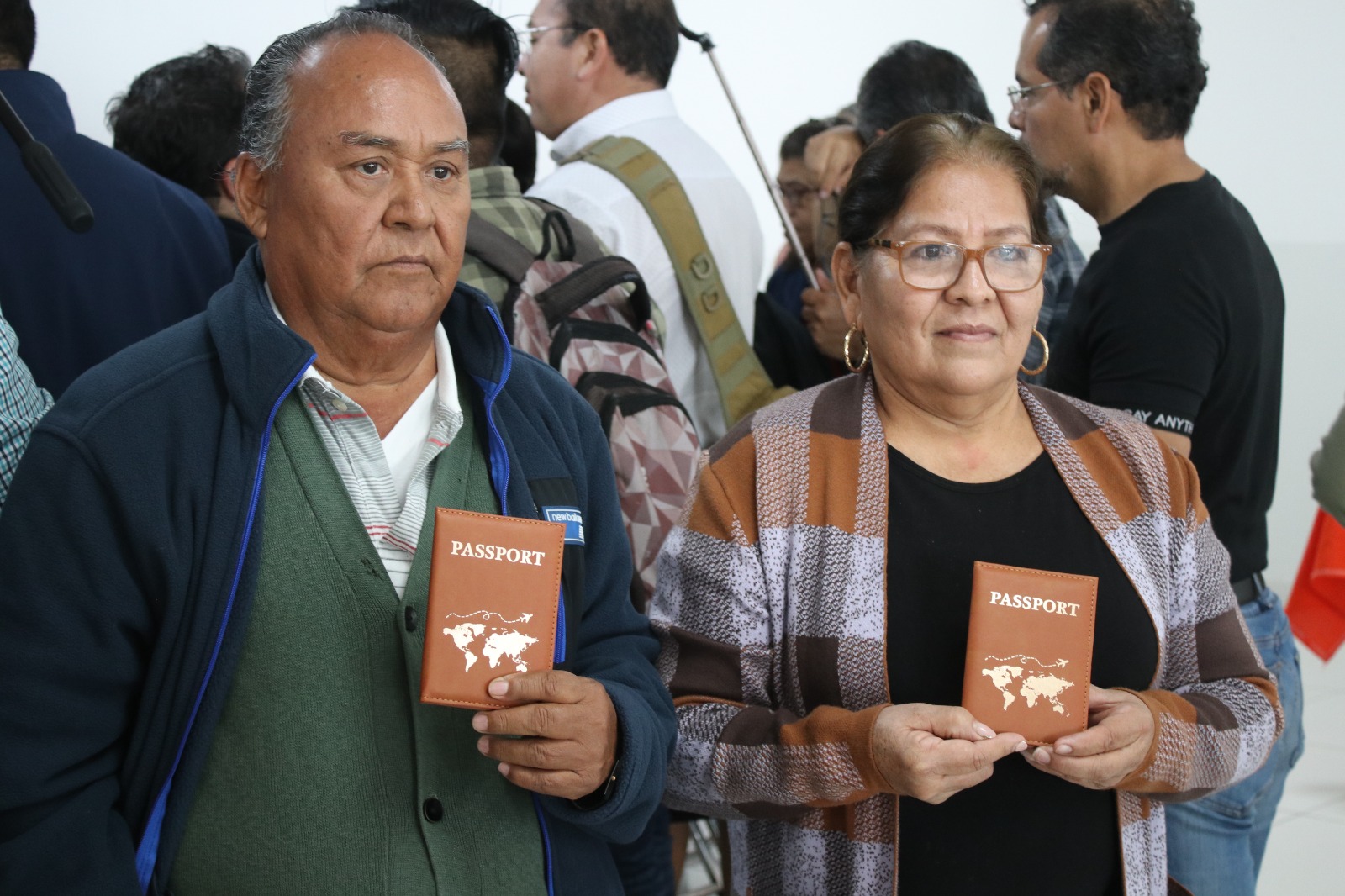 Hace entrega diputada Luz Dary Quevedo Maldonado de 17 visas como parte del programa "Una luz en tu corazón" 5 1000586614