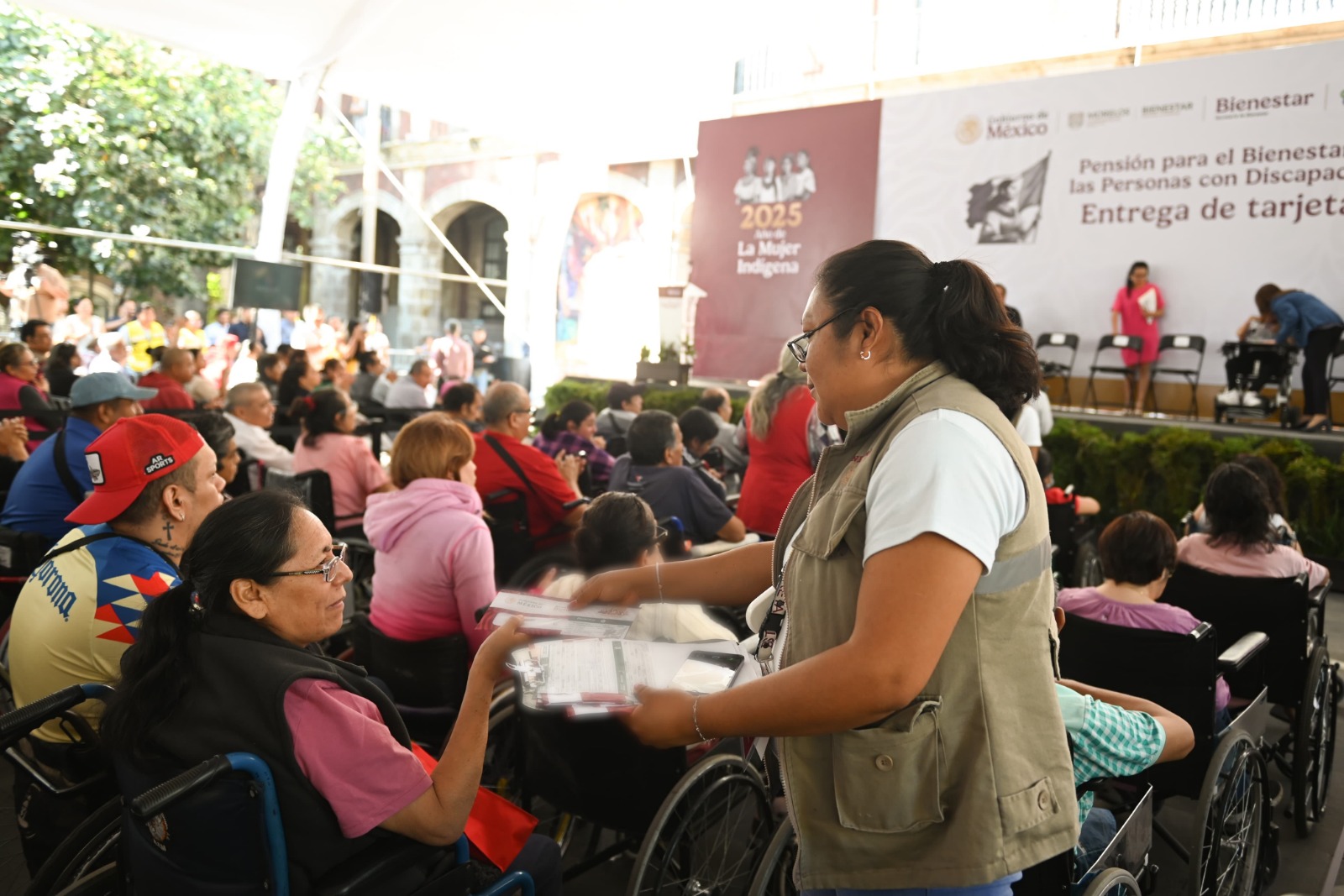 Entregan Margarita González Saravia y Gobierno de México tarjetas del programa de apoyo para personas con discapacidad 8 1000634346