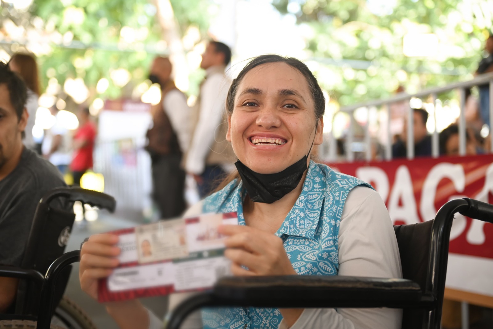 Entregan Margarita González Saravia y Gobierno de México tarjetas del programa de apoyo para personas con discapacidad 2 1000634349