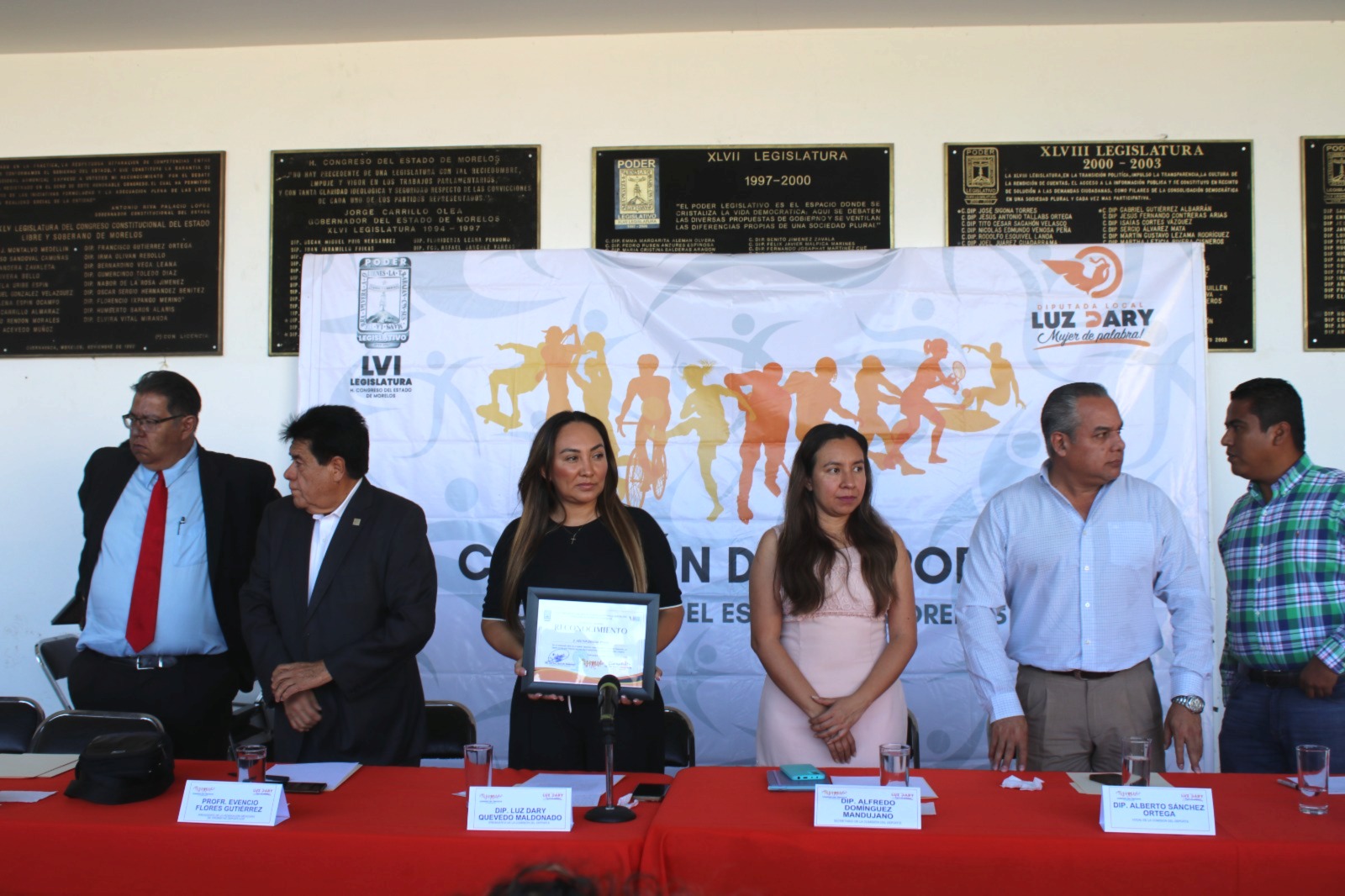 Entrega diputada Luz Dary Quevedo reconocimiento a destacados cronistas deportivos de Morelos 9 1000635256