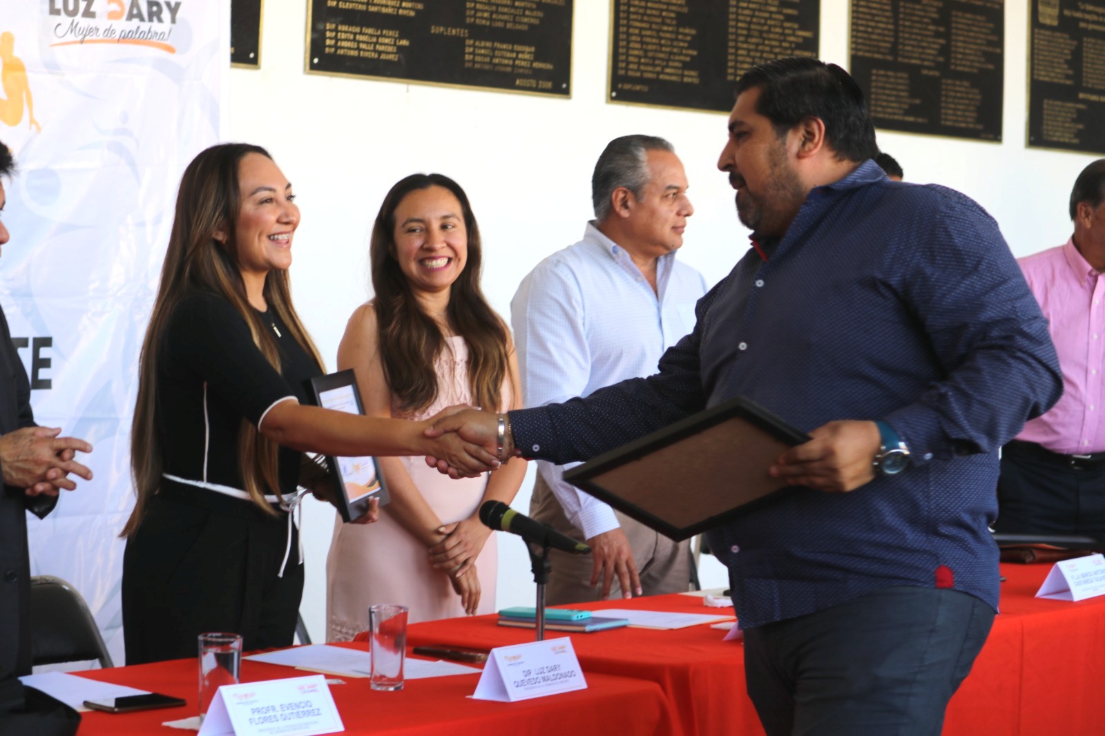 Entrega diputada Luz Dary Quevedo reconocimiento a destacados cronistas deportivos de Morelos 10 1000635257