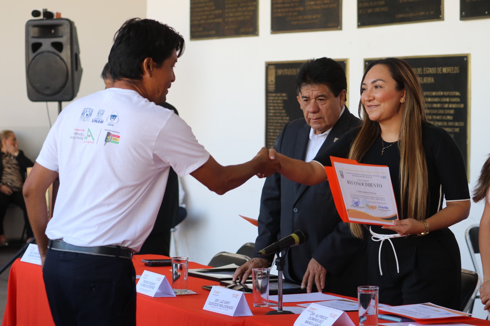 Entrega diputada Luz Dary Quevedo reconocimiento a destacados cronistas deportivos de Morelos 5 1000635262