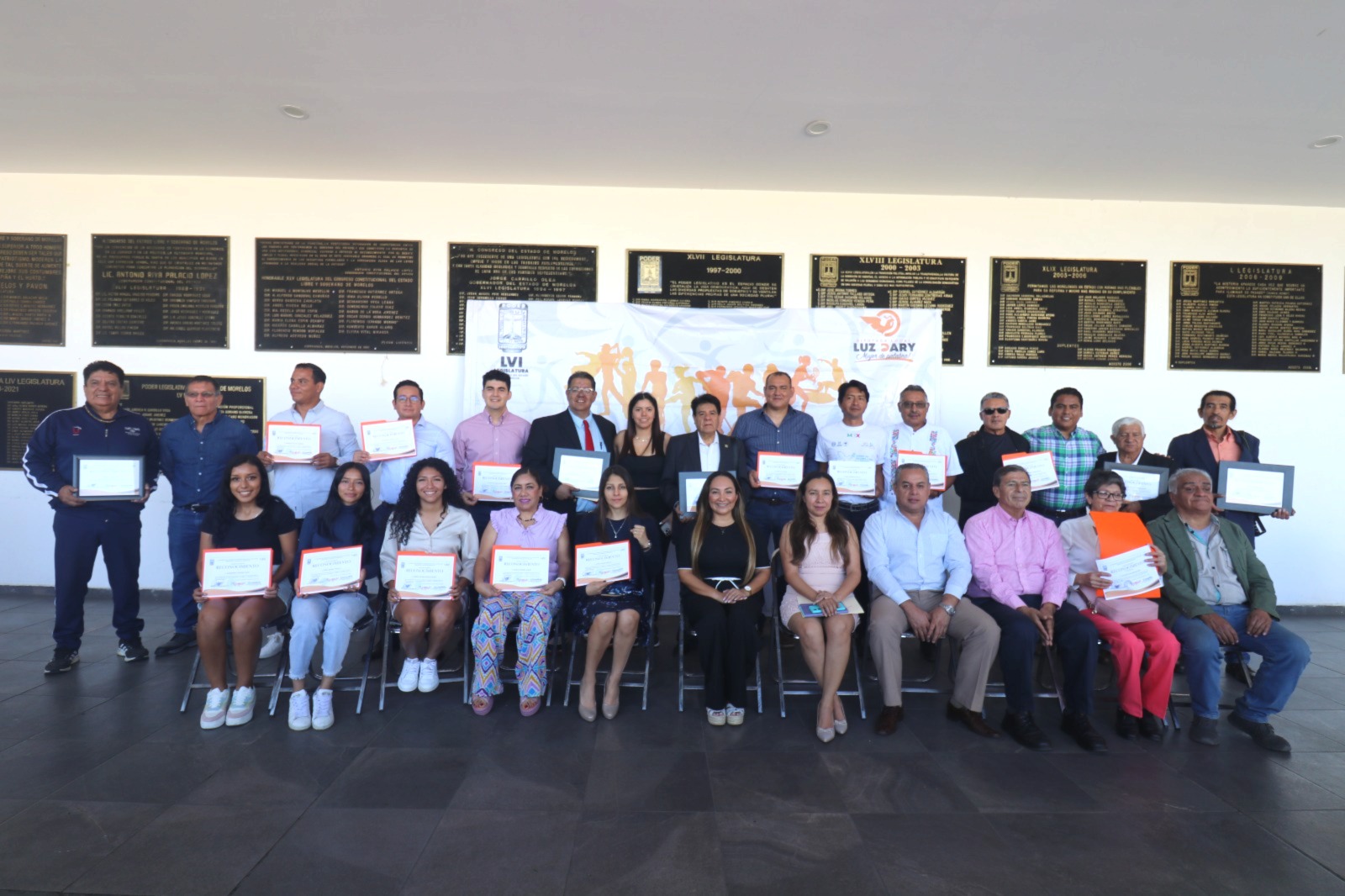 Entrega diputada Luz Dary Quevedo reconocimiento a destacados cronistas deportivos de Morelos 1 1000635267