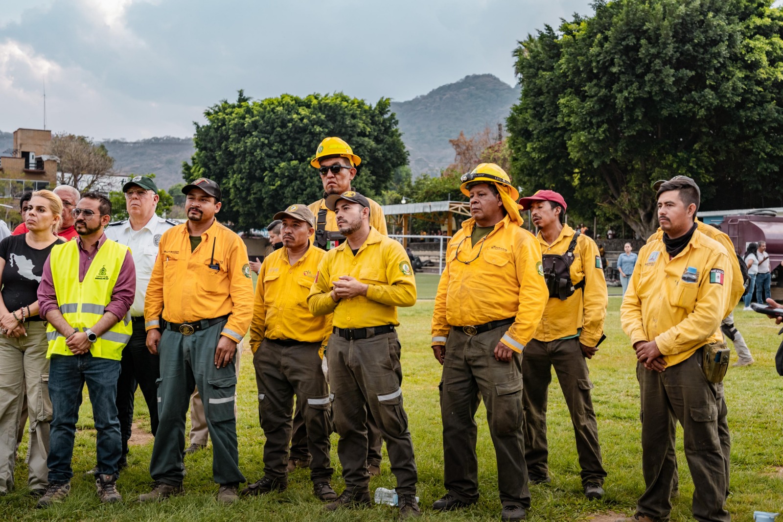 Suman 215 brigadistas y descargas aéreas en combate al fuego en Tepoztlán 1 1000679879