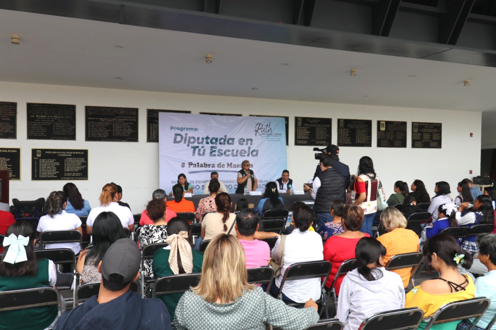 Entrega Ruth Cleotilde Rodríguez equipos de cómputo a planteles educativos de siete municipios en el marco del programa "Diputada en tu escuela" 6 1000779273