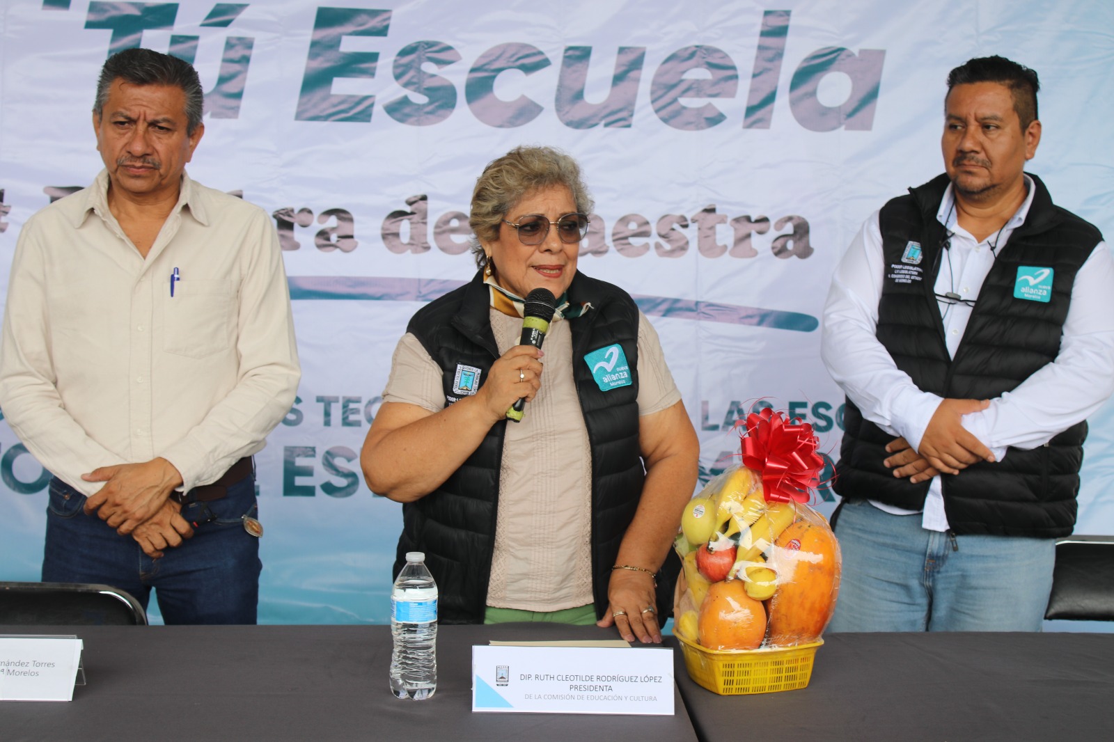 Entrega Ruth Cleotilde Rodríguez equipos de cómputo a planteles educativos de siete municipios en el marco del programa "Diputada en tu escuela" 4 1000779275