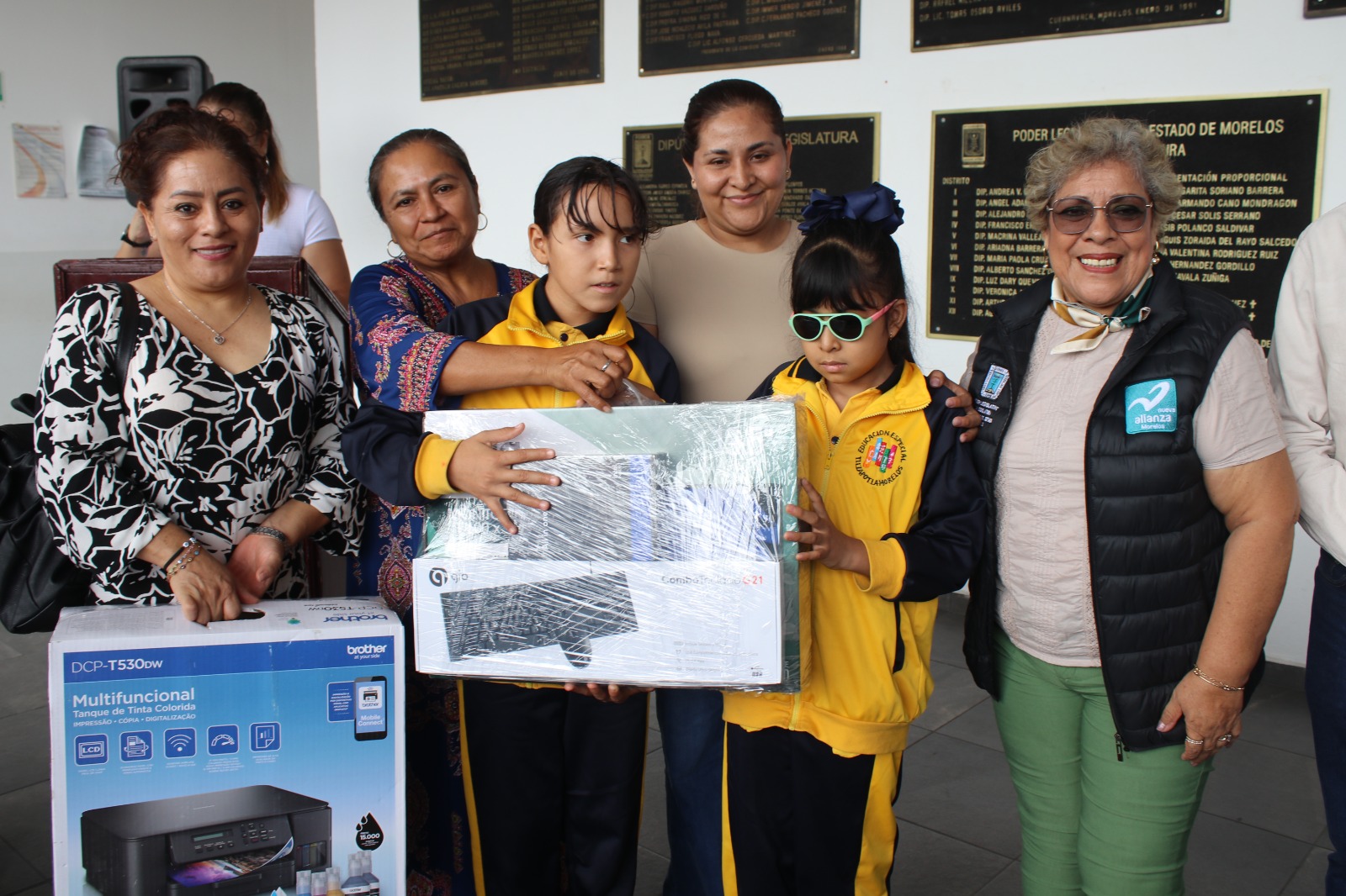 Entrega Ruth Cleotilde Rodríguez equipos de cómputo a planteles educativos de siete municipios en el marco del programa "Diputada en tu escuela" 3 1000779277