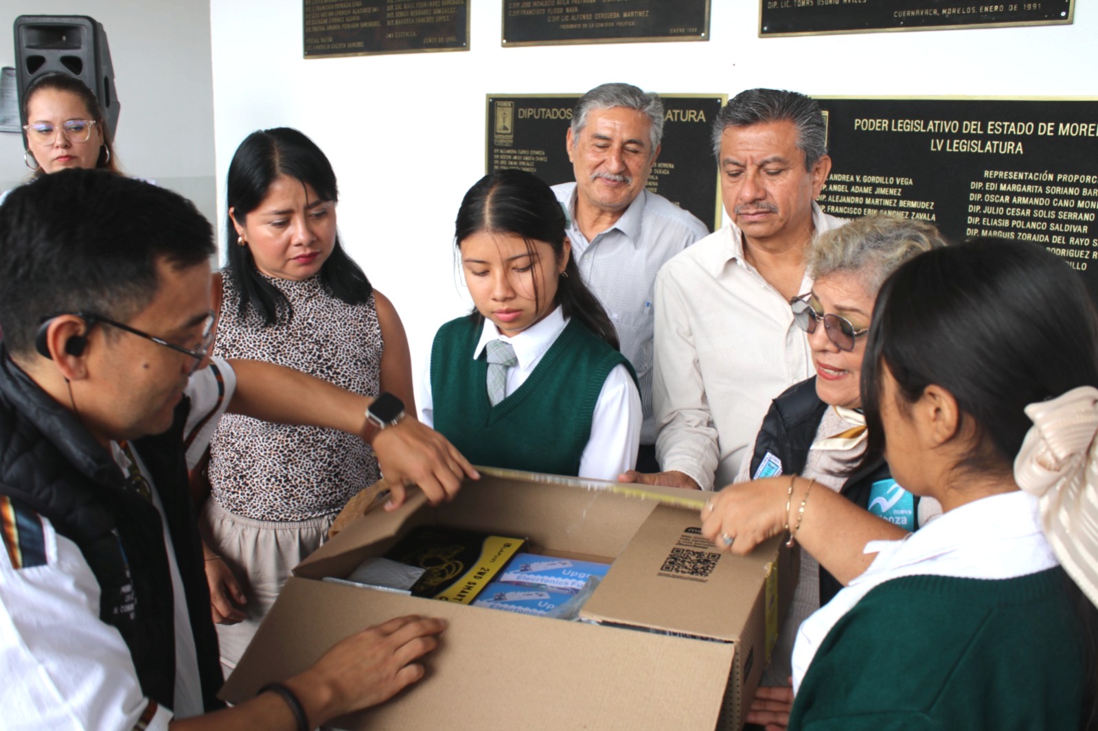 Entrega Ruth Cleotilde Rodríguez equipos de cómputo a planteles educativos de siete municipios en el marco del programa "Diputada en tu escuela" 1 1000779278