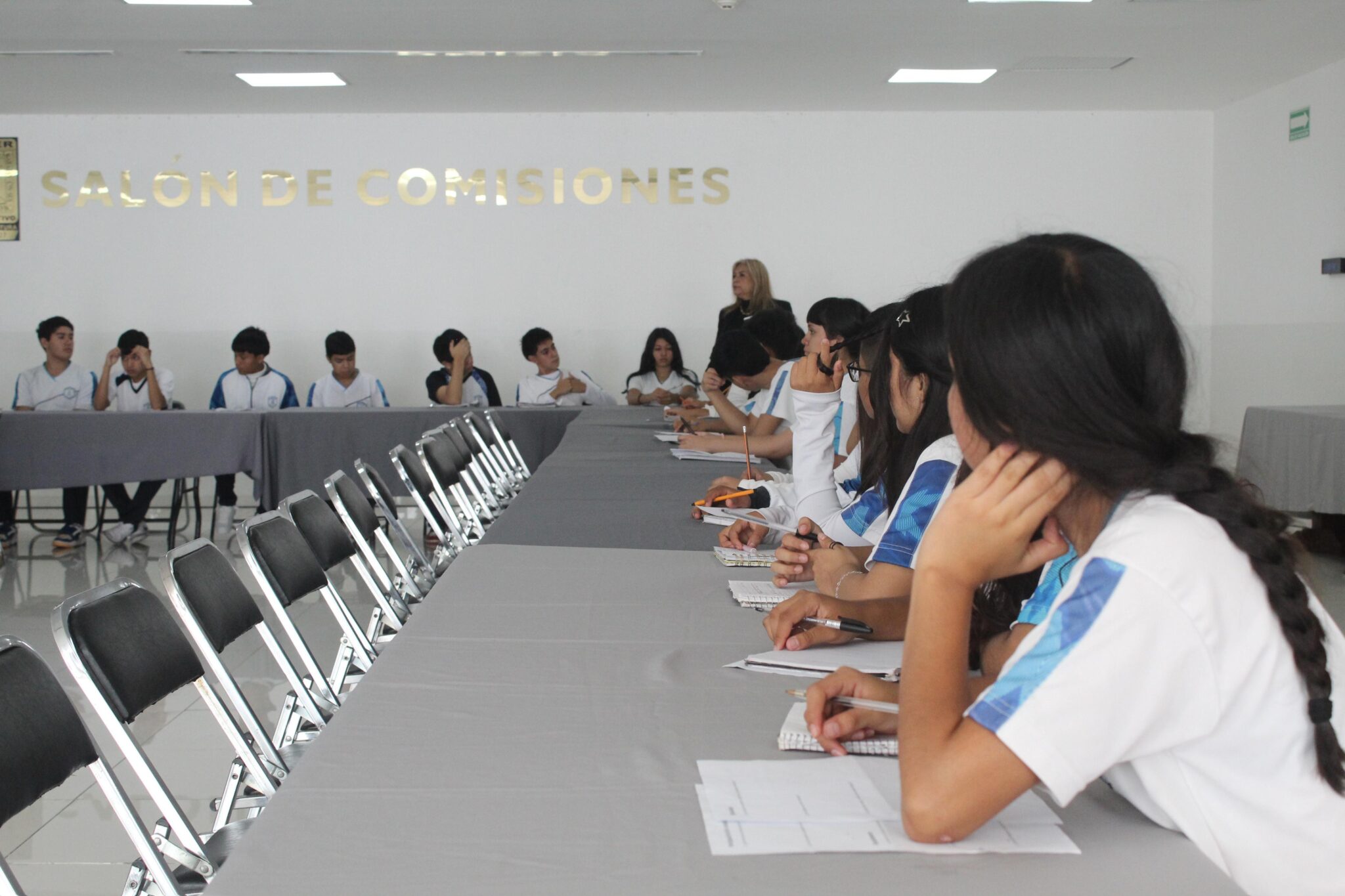 Recibe diputada Jazmín Solano López, afirmó alumnos de la Secundaria Federal "2 de abril" de Temixco, en el Congreso del Estado de Morelos 8 1000809028