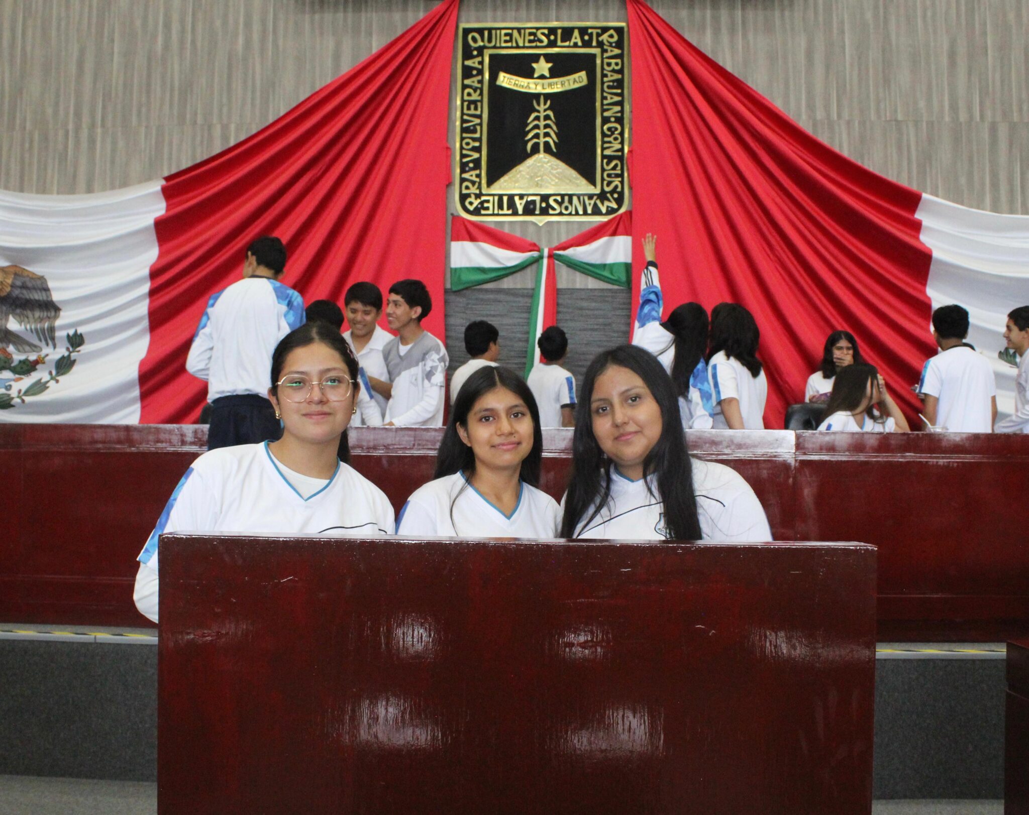 Recibe diputada Jazmín Solano López, afirmó alumnos de la Secundaria Federal "2 de abril" de Temixco, en el Congreso del Estado de Morelos 3 1000809033