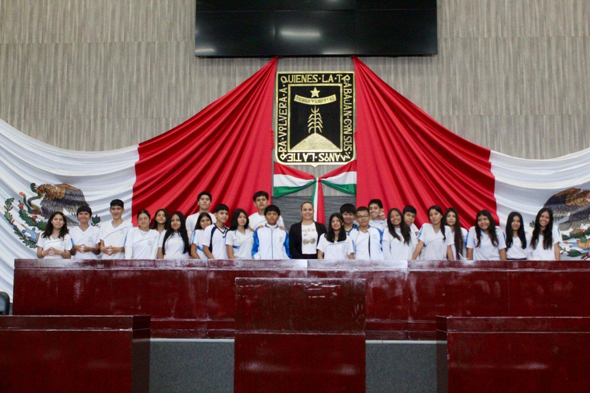Recibe diputada Jazmín Solano López, afirmó alumnos de la Secundaria Federal "2 de abril" de Temixco, en el Congreso del Estado de Morelos 9 1000809036