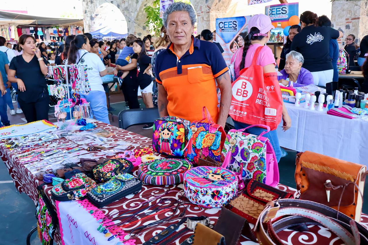 Todo un éxito el primer día del Zapatón y la venta de útiles escolares en el municipio grande 9 1000905826
