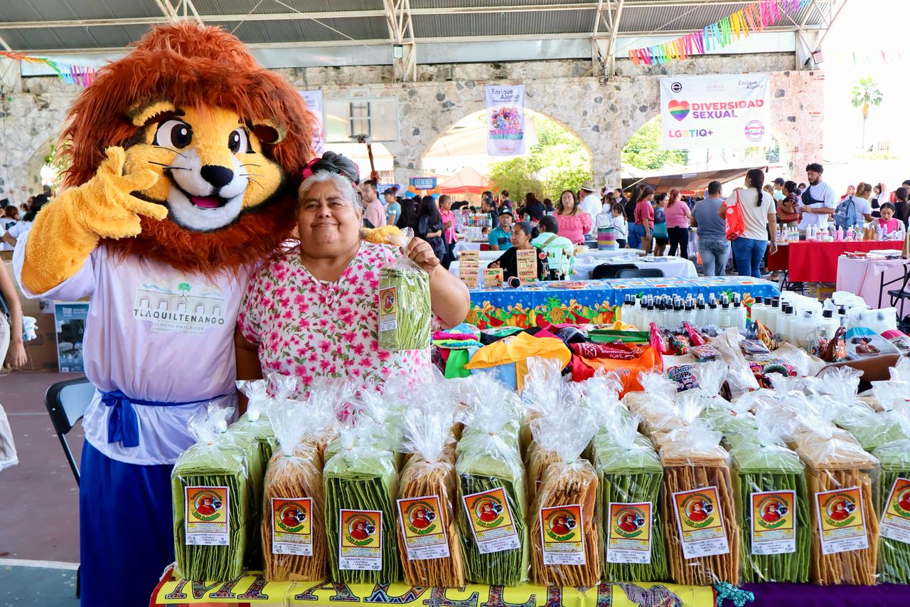 Todo un éxito el primer día del Zapatón y la venta de útiles escolares en el municipio grande 7 1000905828
