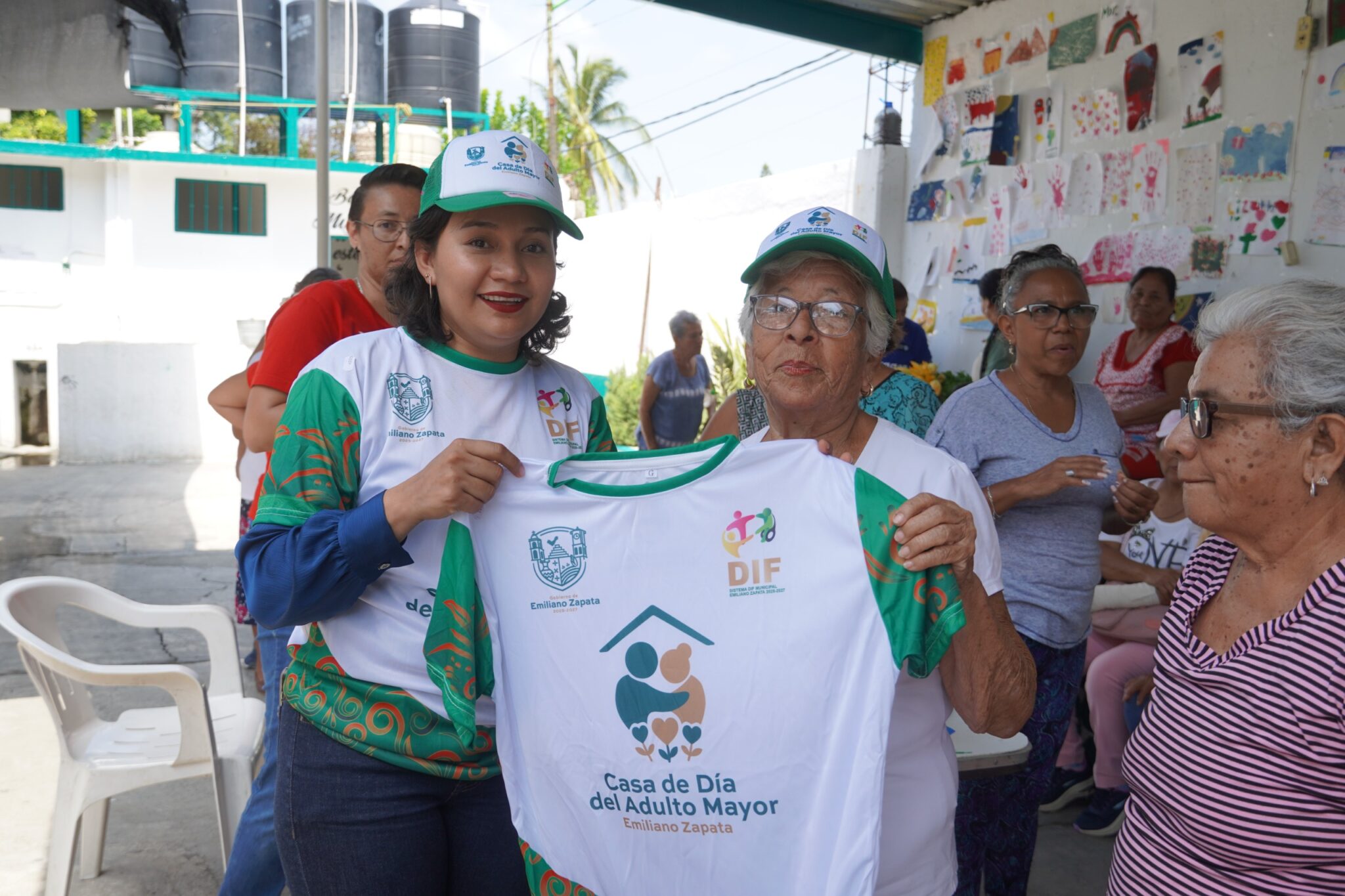 Impulsa Yareli Cárdenas activación física con entrega de uniformes a Adultos Mayores 1 1000915107