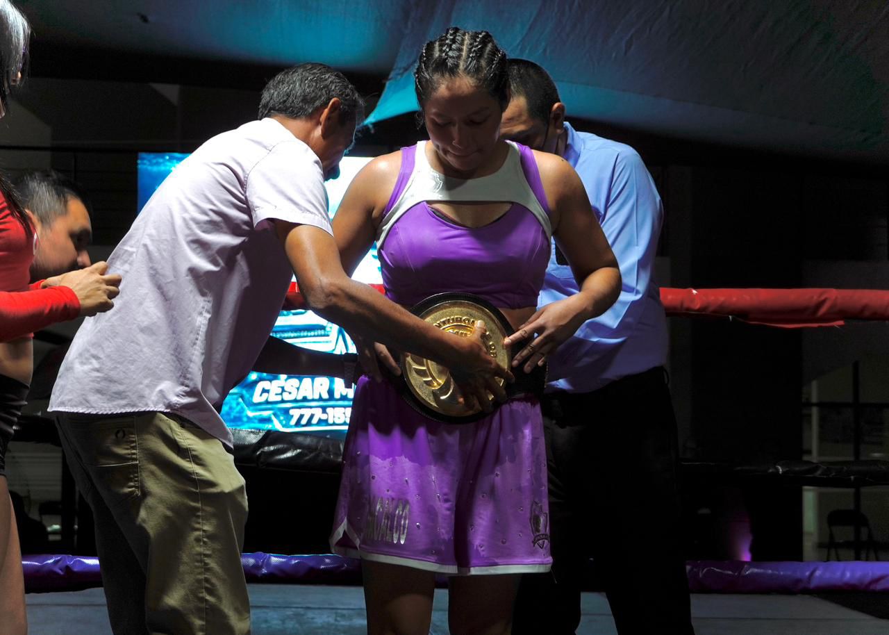 Exitosa función de boxeo profesional internacional en Emiliano Zapata 11 1001315752