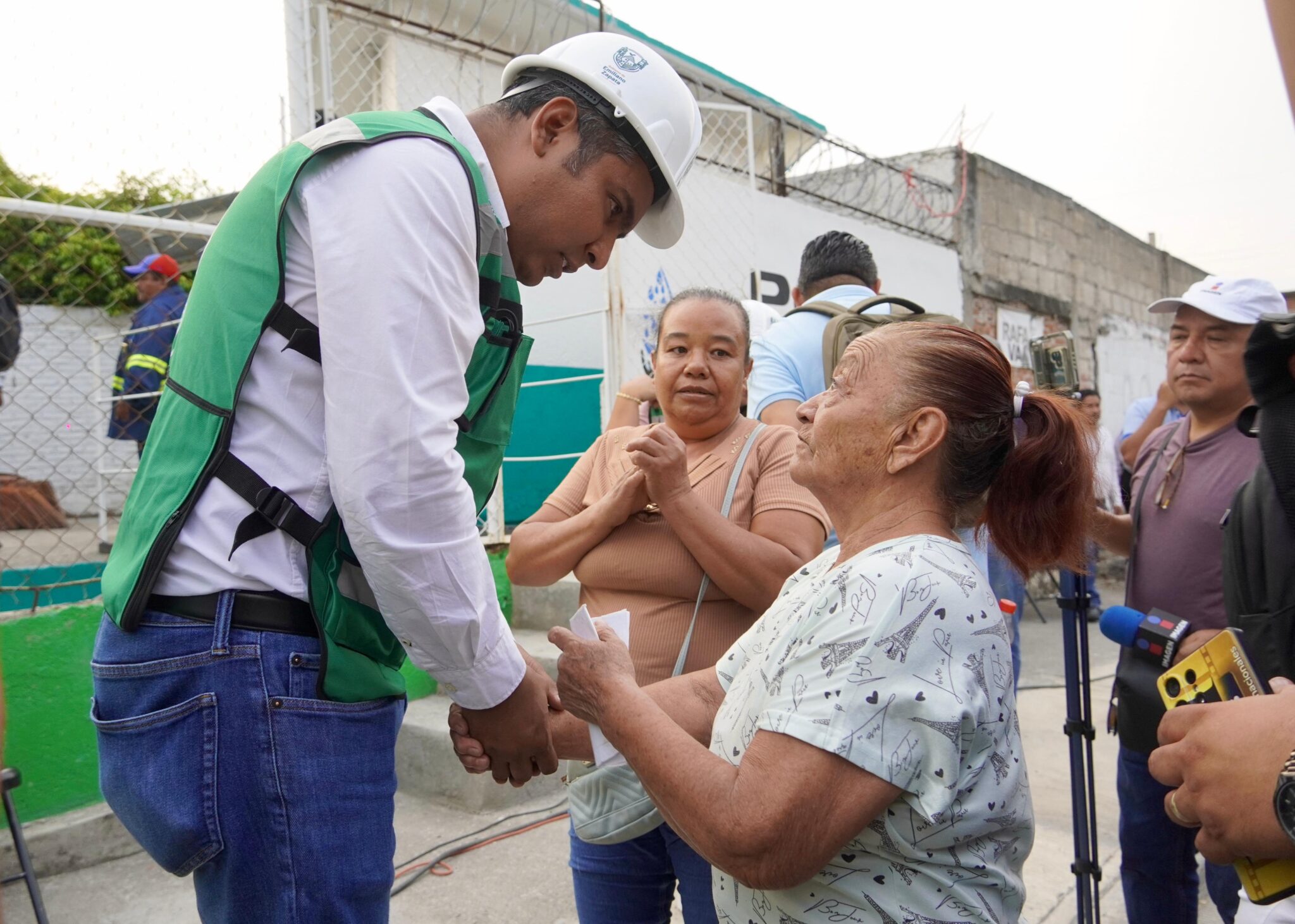 Entrega Ayuntamiento de Emiliano Zapata obra de rehabilitación de línea de agua potable 2 1001410551
