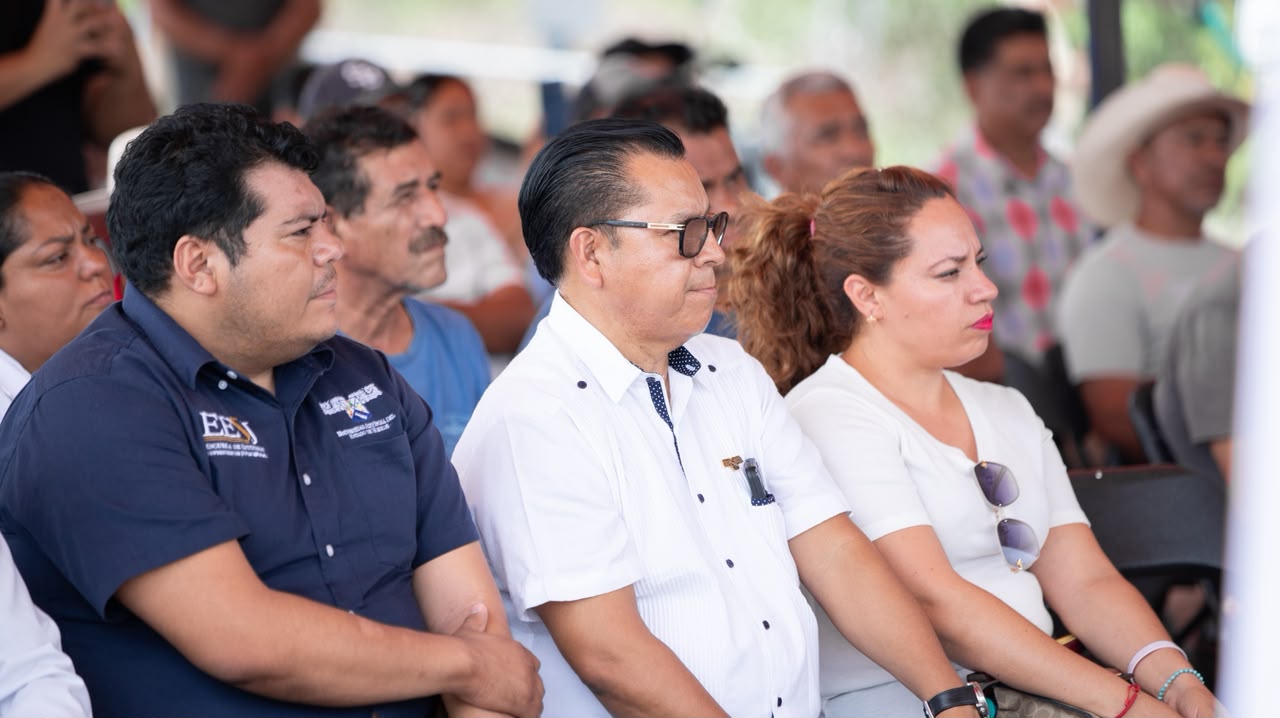Arranca Marco Antonio Cuate Romero rehabilitación de importante tramo carretero en Axochiapan 2 1001570504