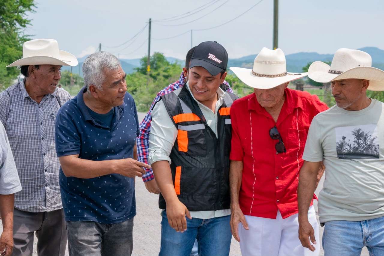 Arranca Marco Antonio Cuate Romero rehabilitación de importante tramo carretero en Axochiapan 7 1001570517