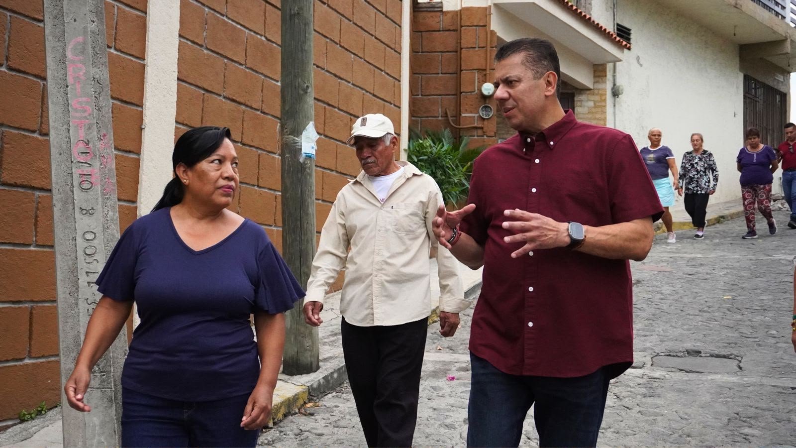 Javier Bolaños recorre Los Pilares; vecinos exponen necesidades de la colonia 2 1001690002