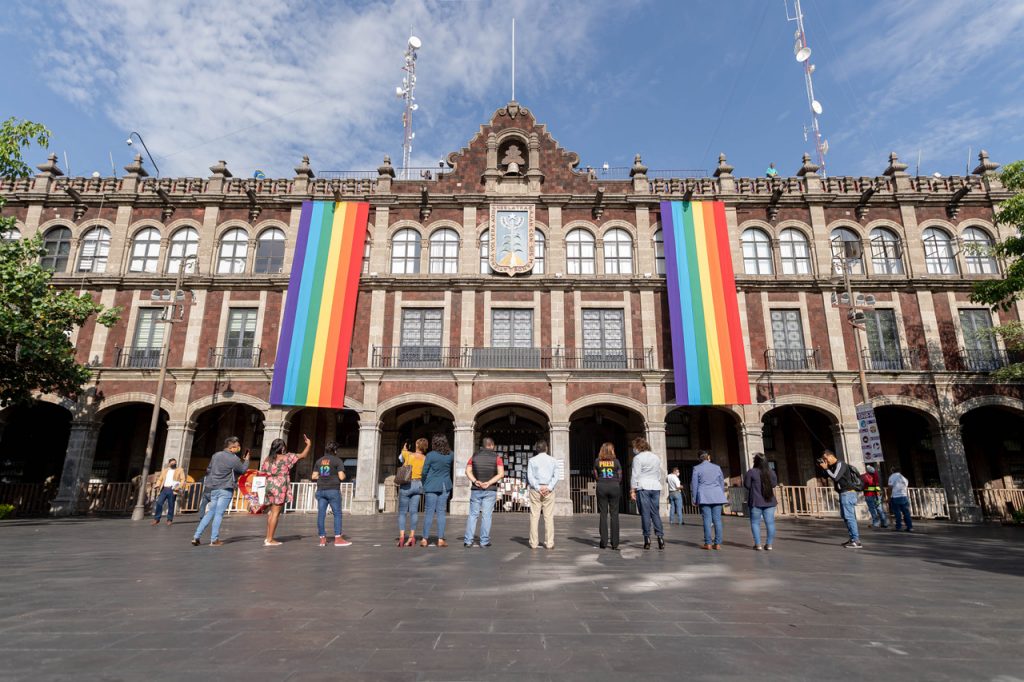 Se pinta de colores palacio de gobierno por mes del Orgullo LGBTTTIQ+ 2 IMG 20220627 WA0181 1