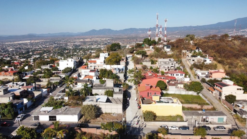 Alcalde Rafael Reyes entrega pavimentación de privada Las Rosas en la colonia Lomas de Jiutepec 4 img 20230104 wa00163409976169339940522