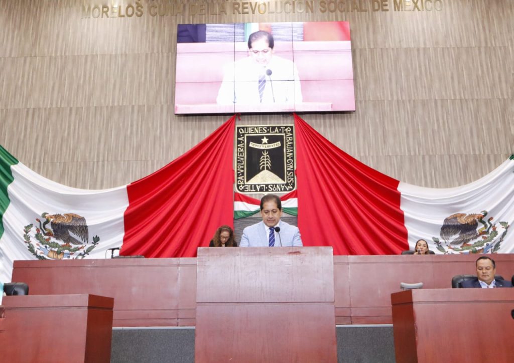 angel adame en tribuna 1