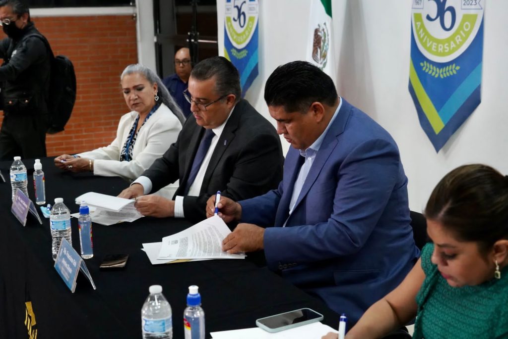 Signó Congreso convenio de colaboración con la Universidad Latina 1 congal y univer latina