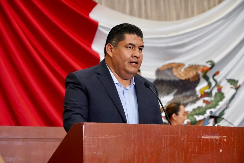 <strong>Presenta Francisco Sánchez Zavala iniciativa para proteger a la niñez que vive en centros penitenciarios</strong> 1 PACO EN TRI