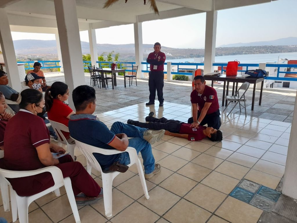 <strong>Imparte Turismo y Protección Civil cursos de primeros auxilias a prestadores de servicios turísticos en Teques</strong> 1 pc puente