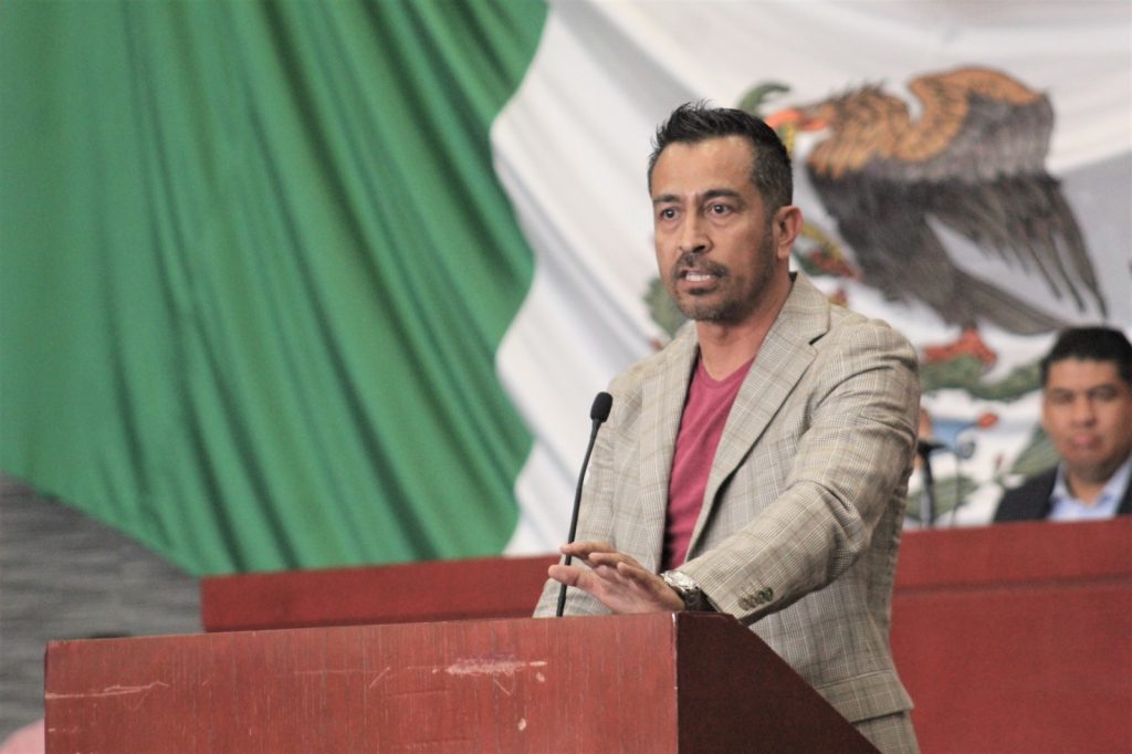 ARTURO PEREZ TRIBUNA 1