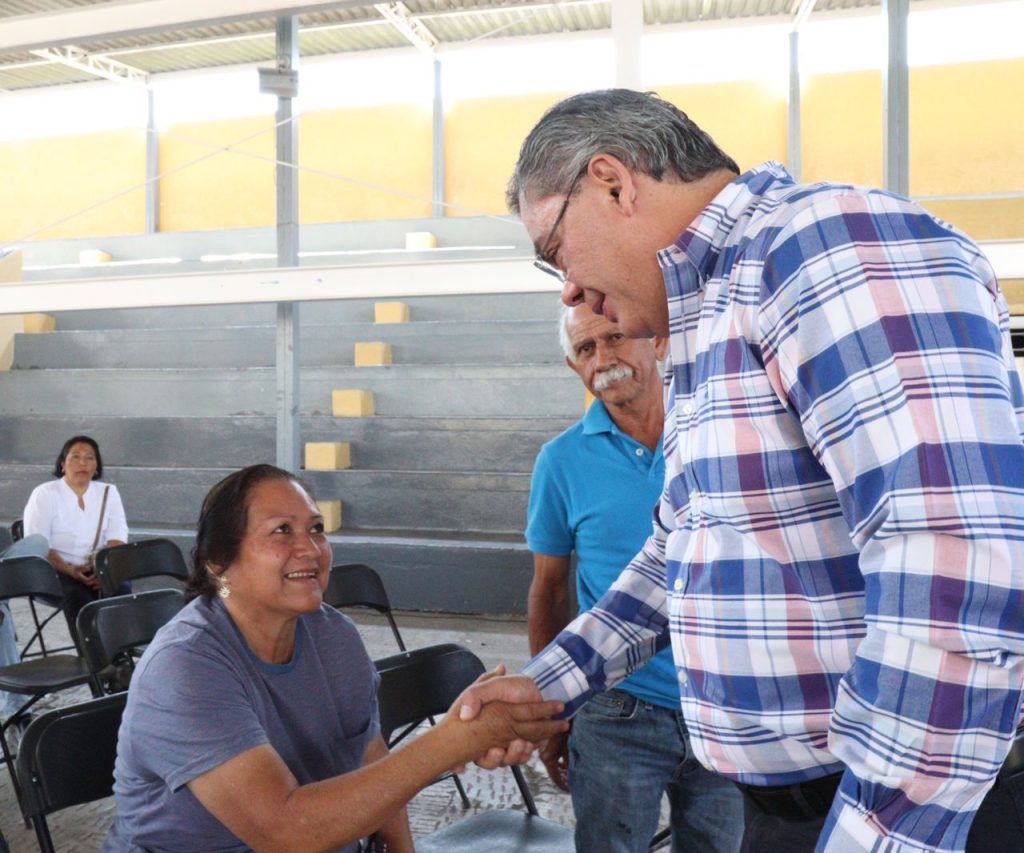 Entrega alcalde Rafael Reyes cien pares de lentes graduados para población mayor de cuarenta años 3 IMG 20230502 WA0057