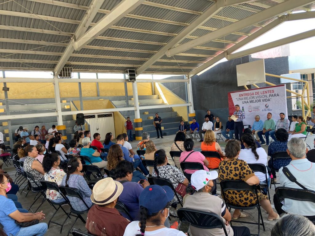 Entrega alcalde Rafael Reyes cien pares de lentes graduados para población mayor de cuarenta años 1 IMG 20230502 WA0060