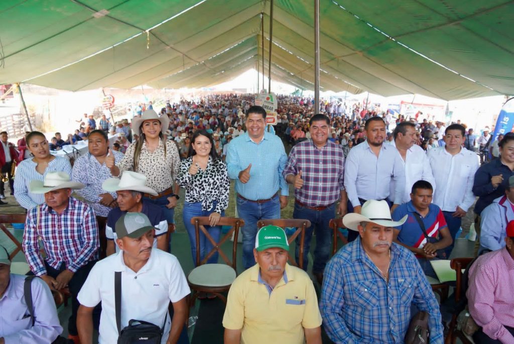 Acuden diputados Francisco Sánchez y Veronica Anrubio a entrega de beneficios para campesinos en Yecapixtla 1 acs