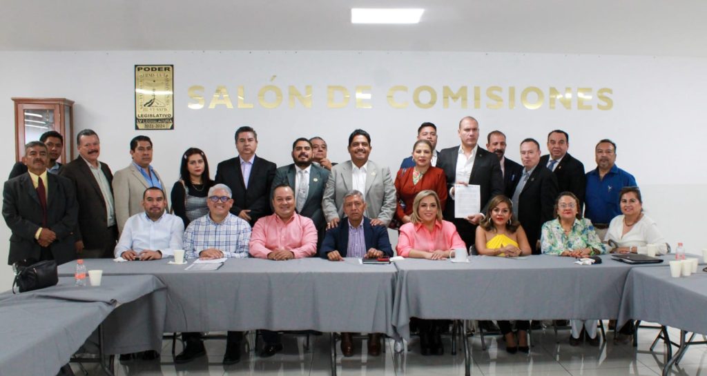 Reciben diputadas y legisladores del Congreso a abogados que demandan mayor seguridad 1 dip y abo