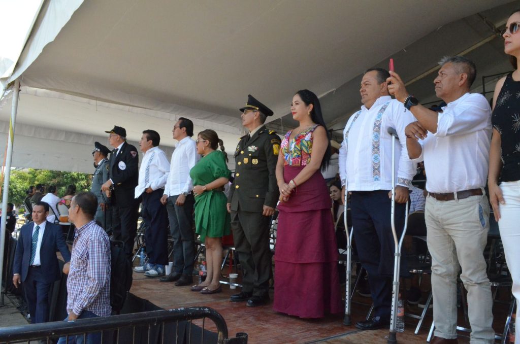 Desfile del 2 de mayo en Cuautla por decreto: Paola Cruz 1 pai t va