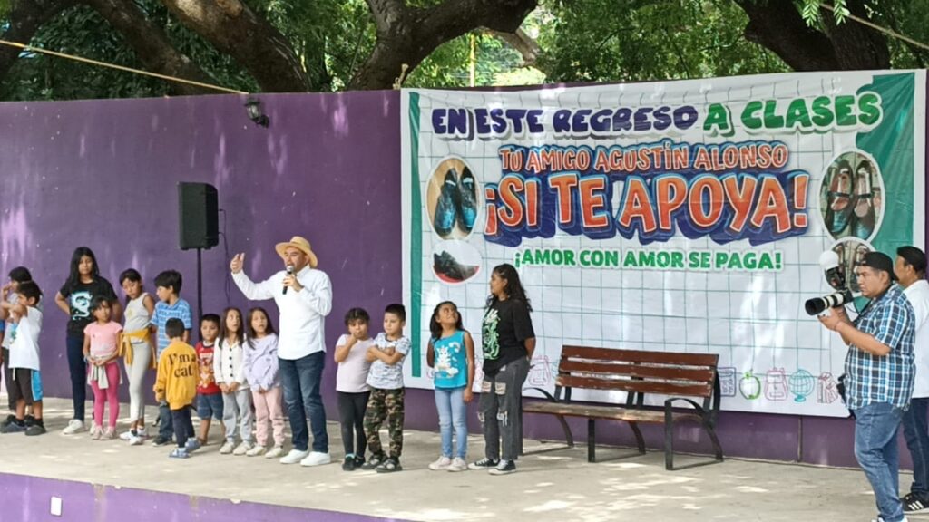 Inicia Agustín Alonso con la entrega de zapatos escolares gratuitos 1 2cb5469b 6b2d 4bd5 9356 4ec7d709dd77